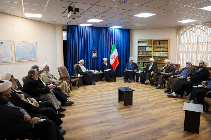 جلسه شورای هماهنگی نهادهای عالی حوزوی در دفتر آیت الله اعرافی