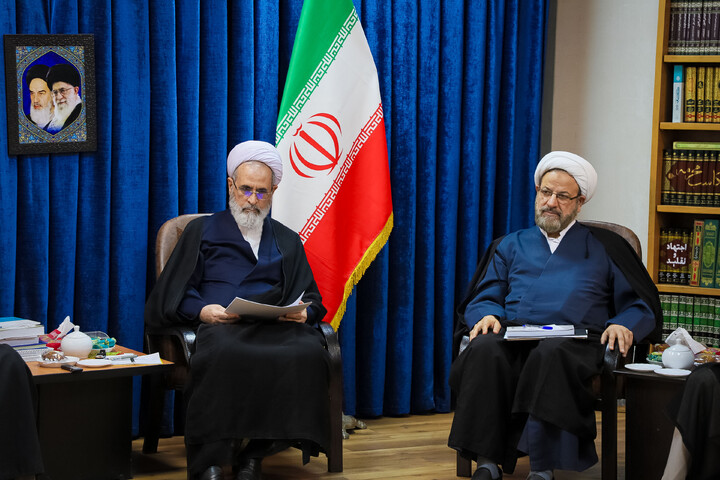 جلسه شورای هماهنگی نهادهای عالی حوزوی در دفتر آیت الله اعرافی