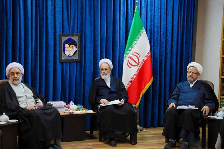 جلسه شورای هماهنگی نهادهای عالی حوزوی در دفتر آیت الله اعرافی