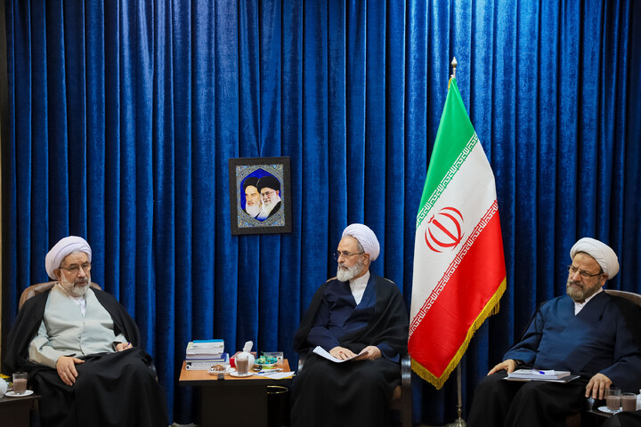 جلسه شورای هماهنگی نهادهای عالی حوزوی در دفتر آیت الله اعرافی