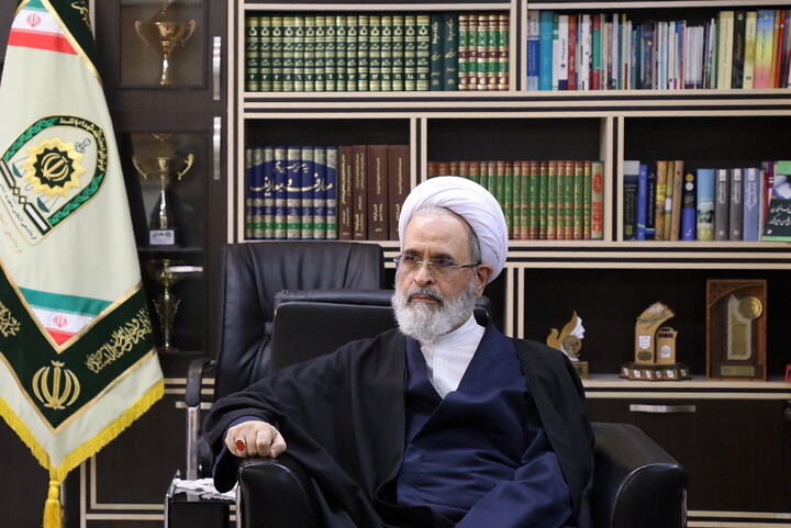 حضور آیت الله اعرافی در ستاد فرماندهی انتظامی استان قم