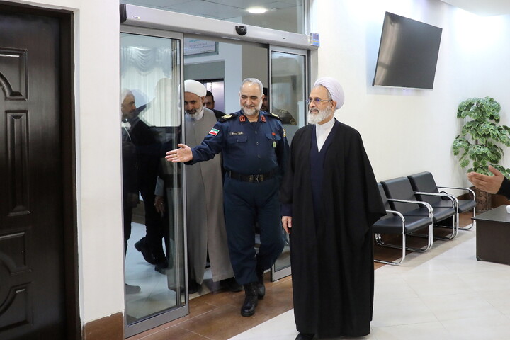 حضور آیت الله اعرافی در ستاد فرماندهی انتظامی استان قم