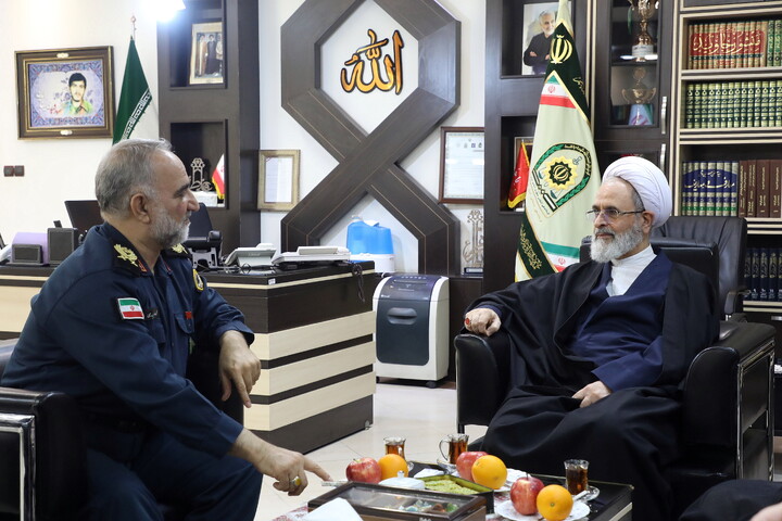 حضور آیت الله اعرافی در ستاد فرماندهی انتظامی استان قم