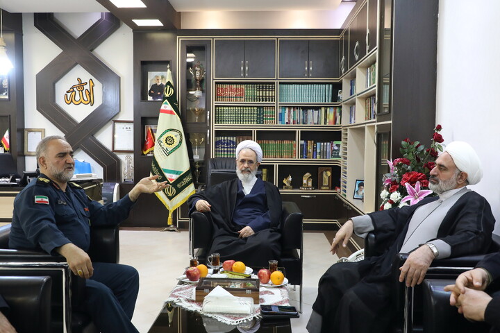 حضور آیت الله اعرافی در ستاد فرماندهی انتظامی استان قم