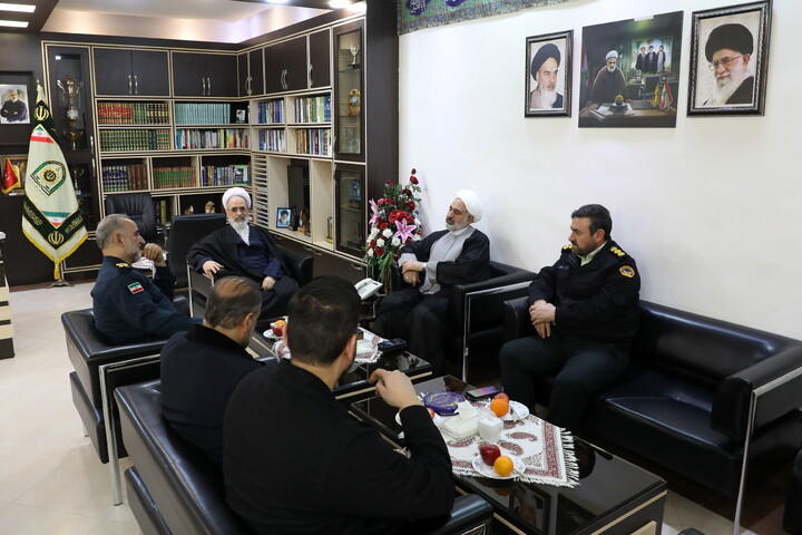 حضور آیت الله اعرافی در ستاد فرماندهی انتظامی استان قم