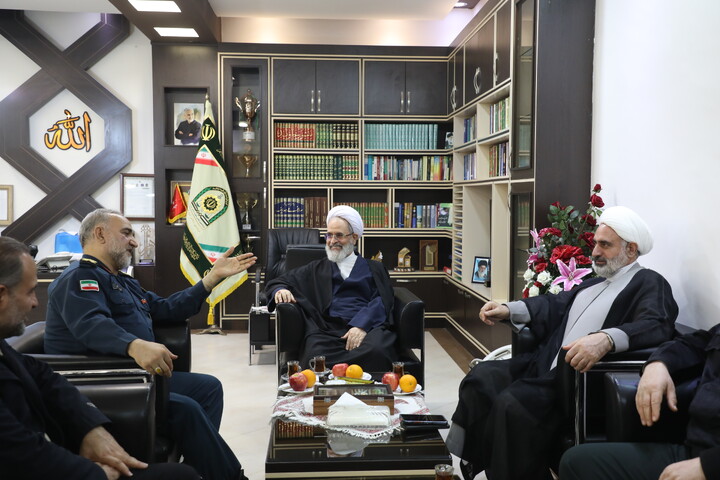 حضور آیت الله اعرافی در ستاد فرماندهی انتظامی استان قم