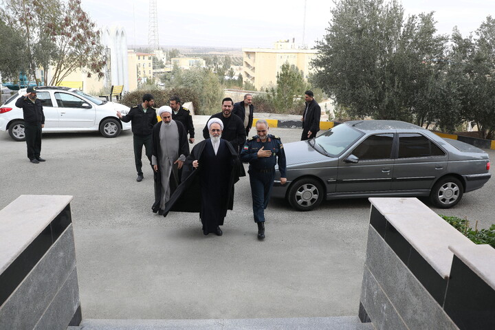 حضور آیت الله اعرافی در ستاد فرماندهی انتظامی استان قم