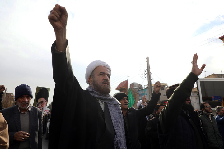 تصاویر/ تشییع پیکر شهدای مدافع امنیت در قم