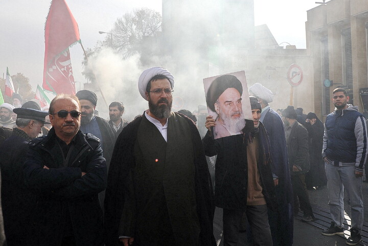 تصاویر/ تشییع پیکر شهدای مدافع امنیت در قم