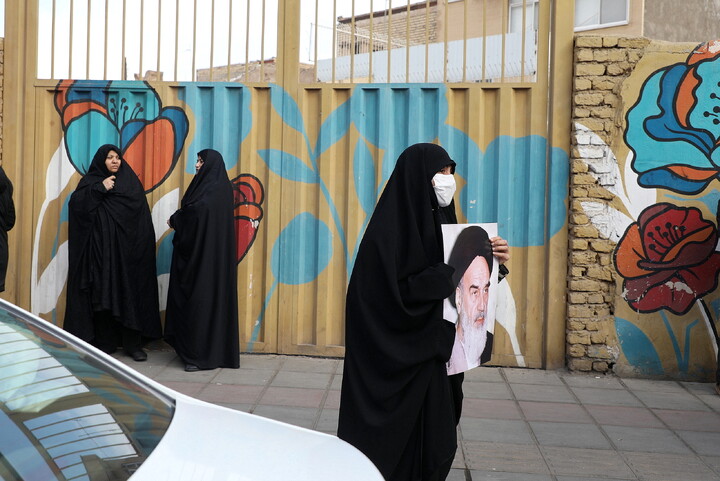 تصاویر/ تشییع پیکر شهدای مدافع امنیت در قم