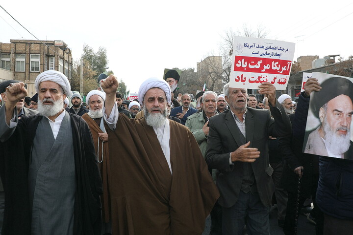 تصاویر/ تشییع پیکر شهدای مدافع امنیت در قم