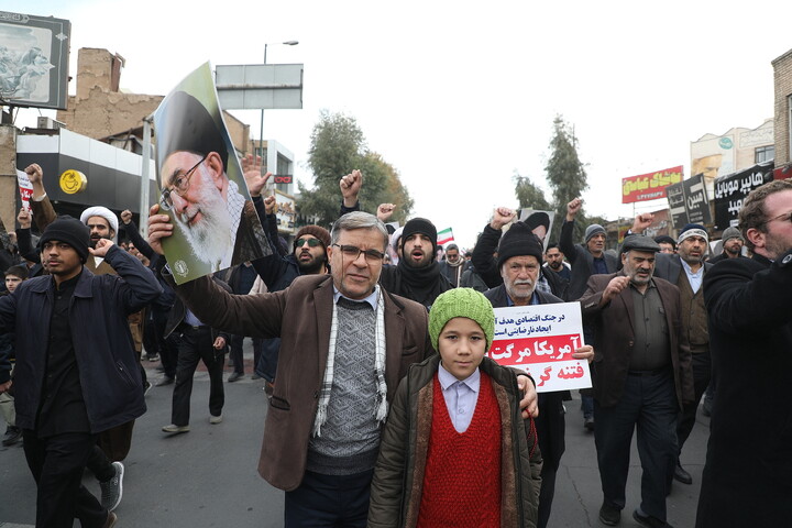 تصاویر/ تشییع پیکر شهدای مدافع امنیت در قم