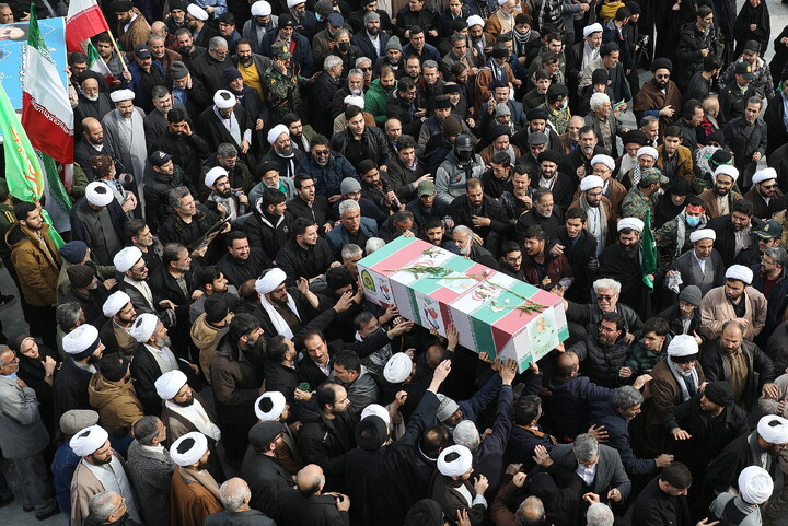 تصاویر/ تشییع پیکر شهدای مدافع امنیت در قم