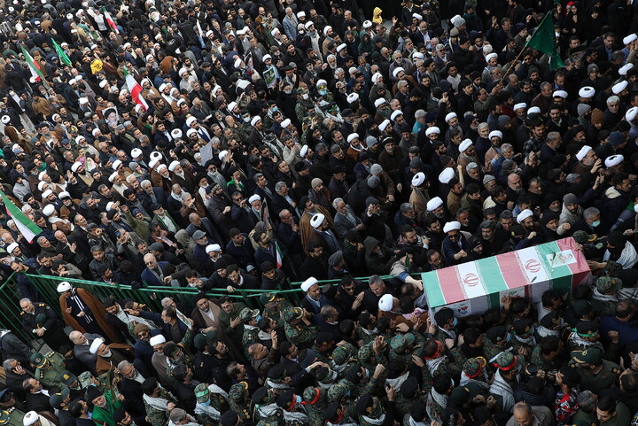 تصاویر/ تشییع پیکر شهدای مدافع امنیت در قم