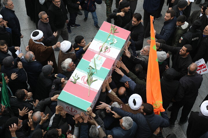 تصاویر/ تشییع پیکر شهدای مدافع امنیت در قم