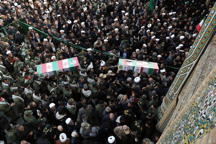 تصاویر/ تشییع پیکر شهدای مدافع امنیت در قم