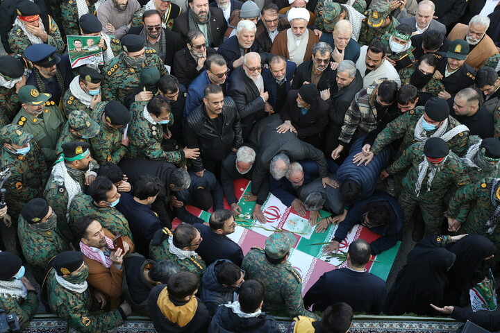 تصاویر/ تشییع پیکر شهدای مدافع امنیت در قم