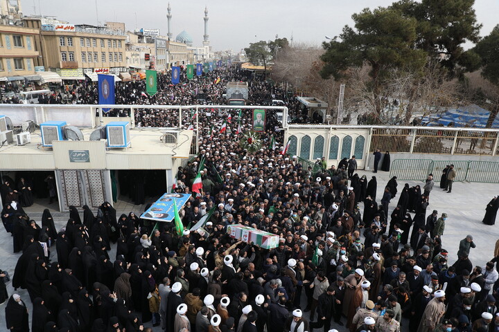 تصاویر/ تشییع پیکر شهدای مدافع امنیت در قم