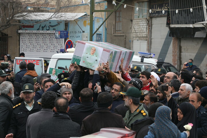 تصاویر/ تشییع پیکر شهدای مدافع امنیت در قم