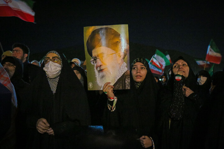 تصاویر/ تجمع و راهپیمایی مردم قم در حمایت از جمهوری اسلامی ایران