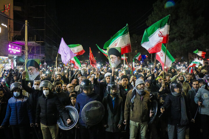 تصاویر/ تجمع و راهپیمایی مردم قم در حمایت از جمهوری اسلامی ایران