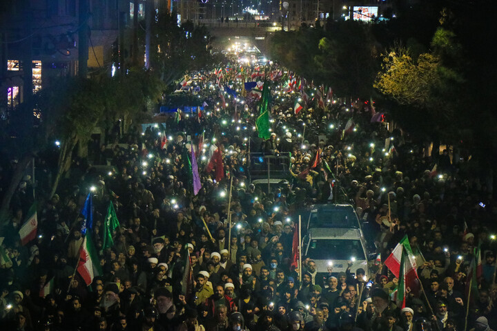 تصاویر/ تجمع و راهپیمایی مردم قم در حمایت از جمهوری اسلامی ایران