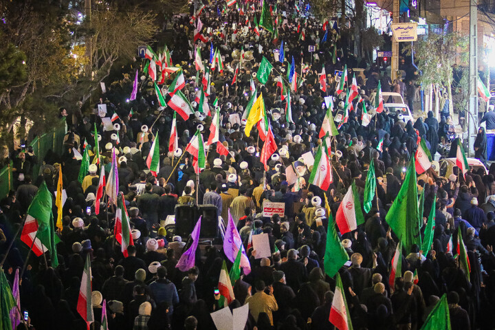 تصاویر/ تجمع و راهپیمایی مردم قم در حمایت از جمهوری اسلامی ایران