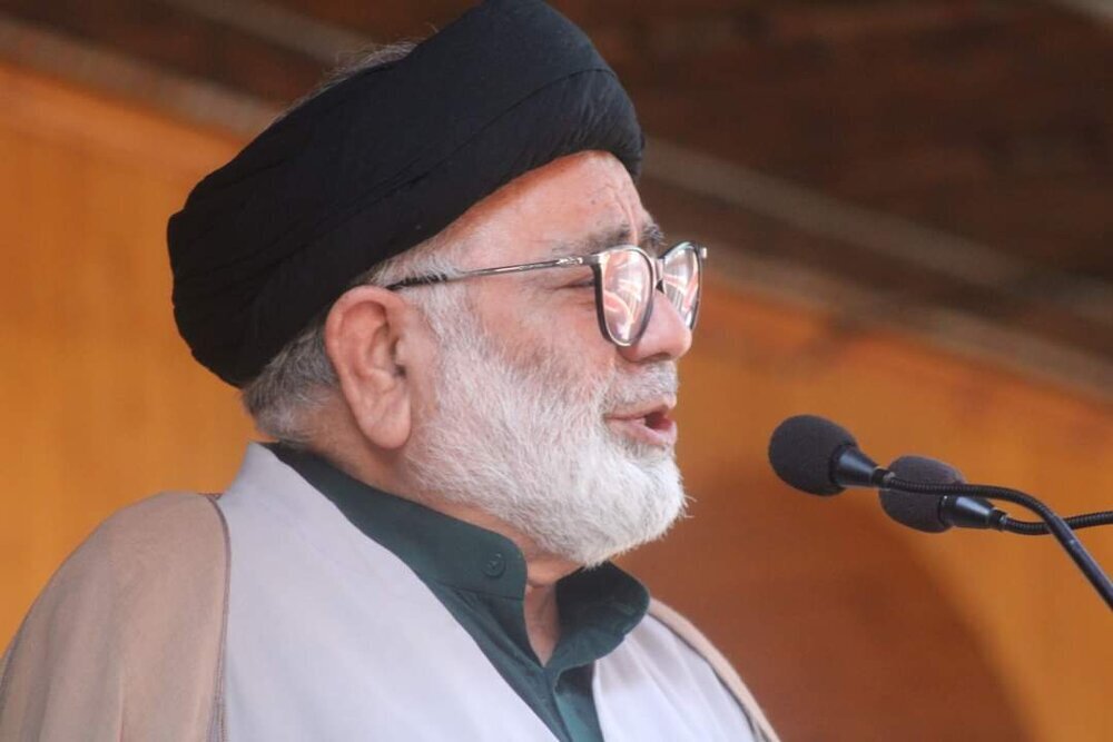 Pakistani Scholar Condemns Zionist media for Spreading rumors against Imam Khamenei
