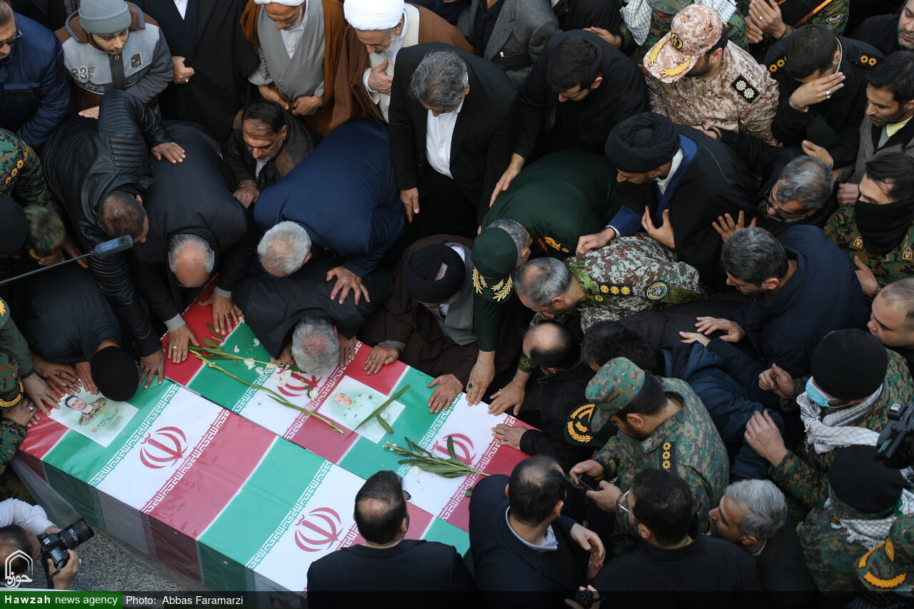 فیلم| وداع با پیکر شهیدان طلبه و دانش آموز در نجف آباد