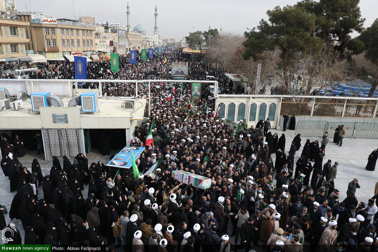 فیلم | لحظاتی از تشییع پیکر شهدای مدافع امنیت در قم