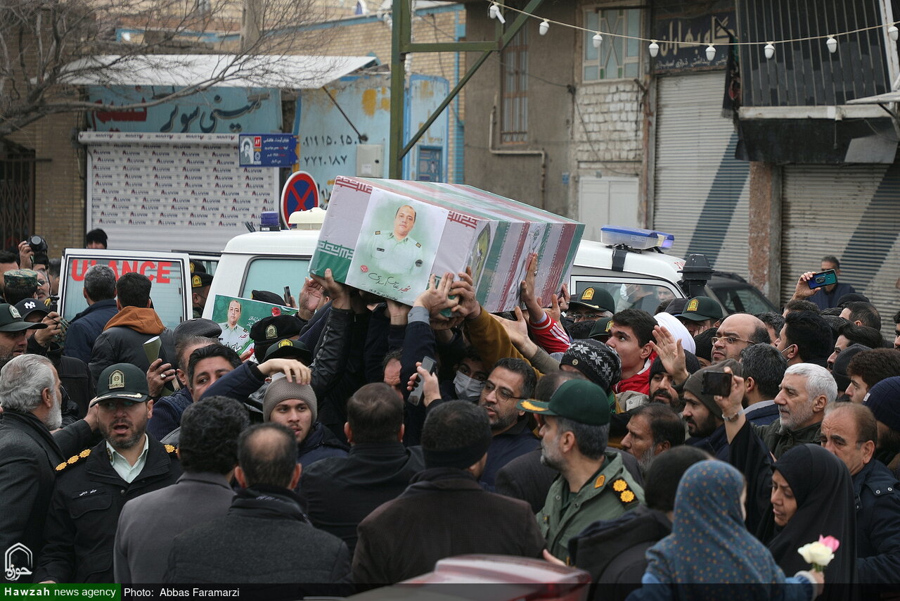 تصاویر/ تشییع پیکر شهدای مدافع امنیت در قم