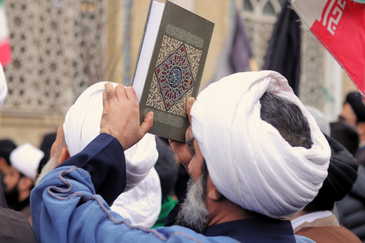 طلاب و اساتید حوزه علمیه قم، هتاکی به مساجد و قرآن، توسط آشوبگران را محکوم کردند + تصویر