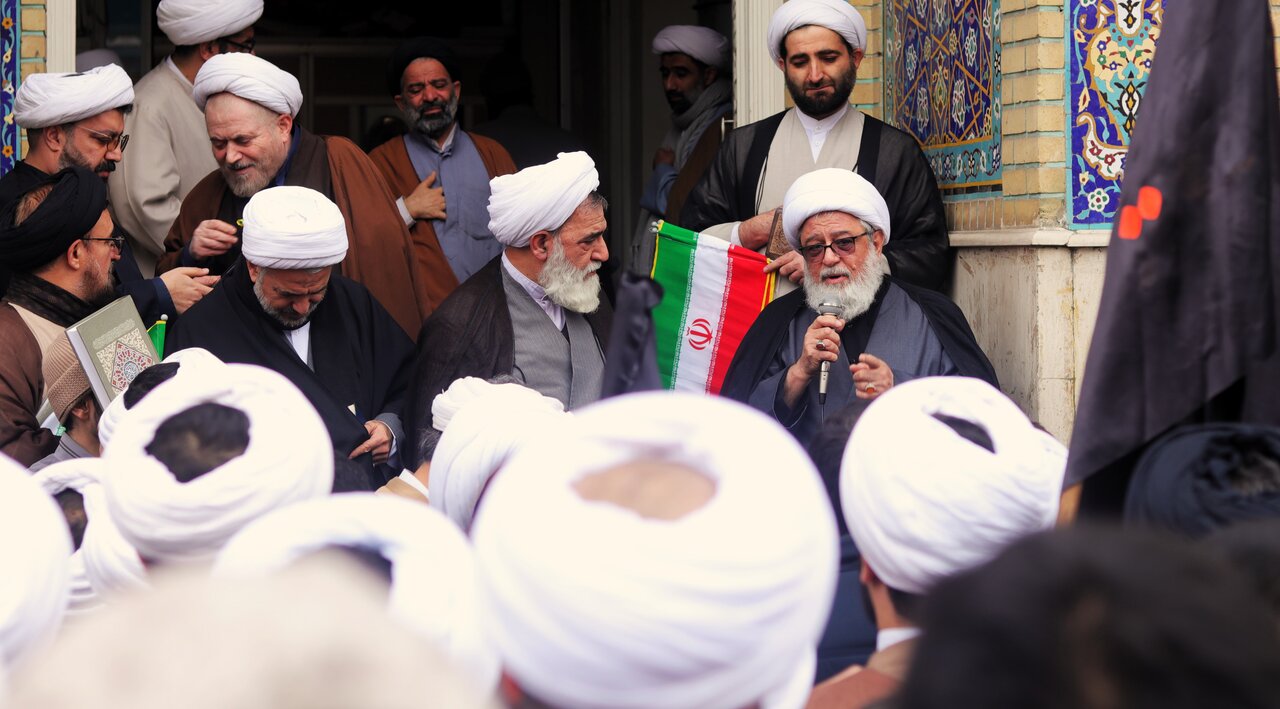 طلاب و اساتید حوزه علمیه قم، هتاکی به مساجد و قرآن، توسط آشوبگران را محکوم کردند + تصویر