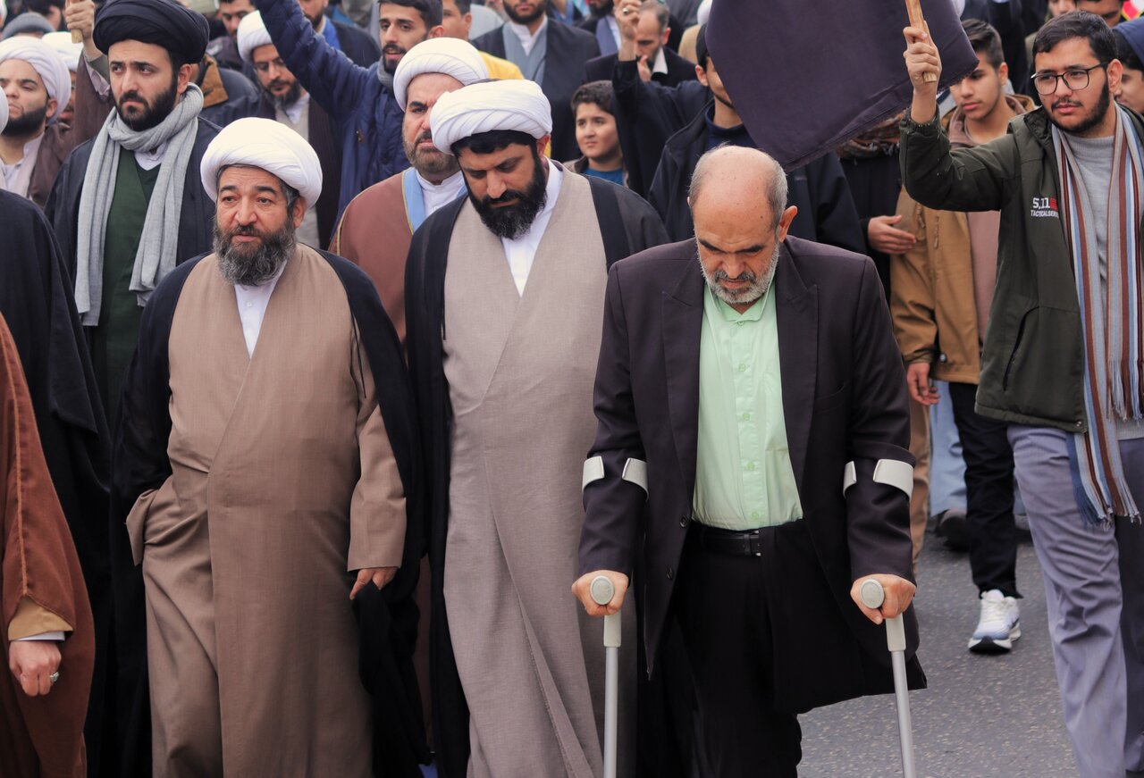 طلاب و اساتید حوزه علمیه قم، هتاکی به مساجد و قرآن، توسط آشوبگران را محکوم کردند + تصویر