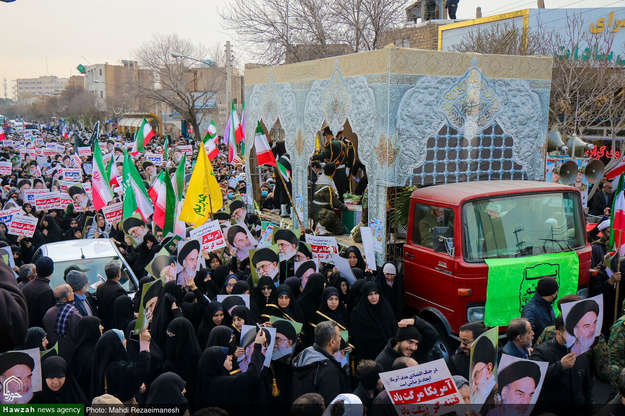 تشييع حاشد لشهيدَي الأمن في مدينة قم وسط استنكار للأعمال التخريبية + فيديو وصور