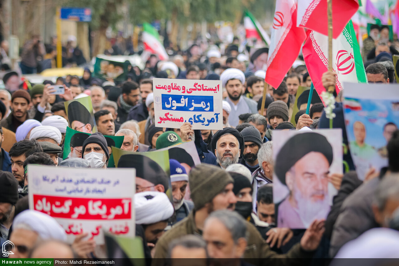 تشييع حاشد لشهيدي الأمن في مدينة قم وسط استنكار للأعمال التخريبية + فيديو وصور