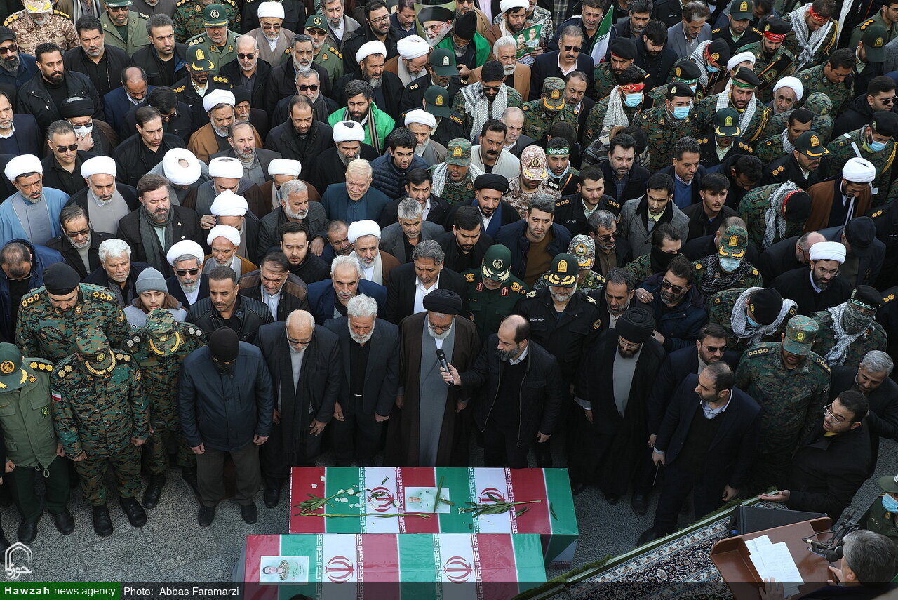 تشييع حاشد لشهيدي الأمن في مدينة قم وسط استنكار للأعمال التخريبية + فيديو وصور