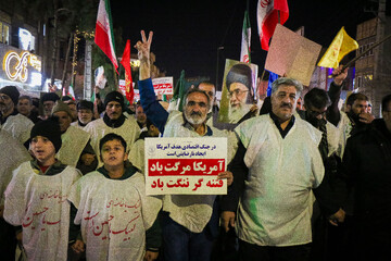 تصاویر/ خروش شبانه مردم قم در حمایت از جمهوری اسلامی ایران