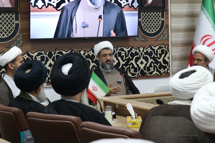 نشست علمی تبیین منظومه فکری امام خامنه ای در گلستان
