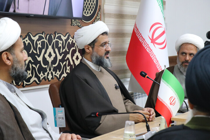 نشست علمی تبیین منظومه فکری امام خامنه ای در گلستان
