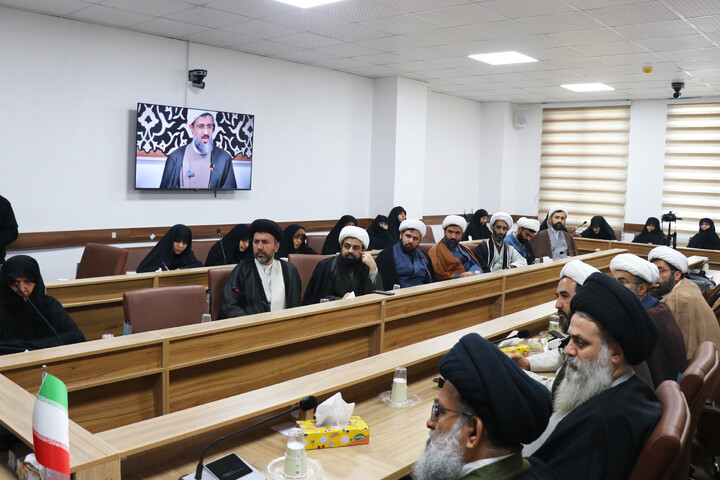 نشست علمی تبیین منظومه فکری امام خامنه ای در گلستان
