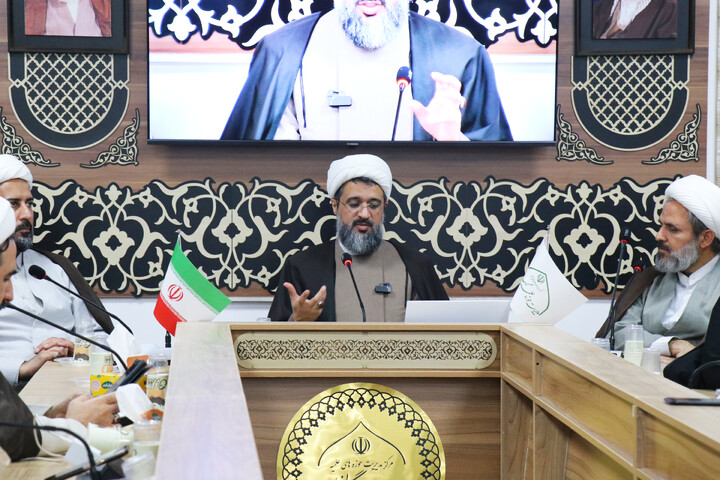 نشست علمی تبیین منظومه فکری امام خامنه ای در گلستان
