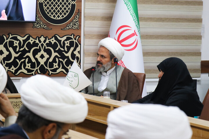 نشست علمی تبیین منظومه فکری امام خامنه ای در گلستان
