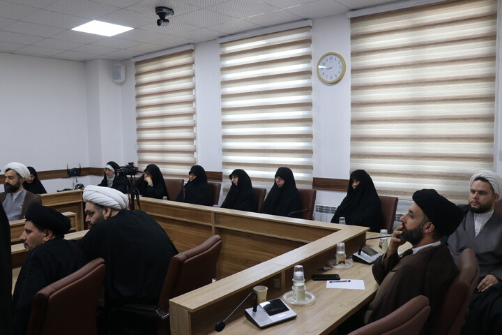 نشست علمی تبیین منظومه فکری امام خامنه ای در گلستان
