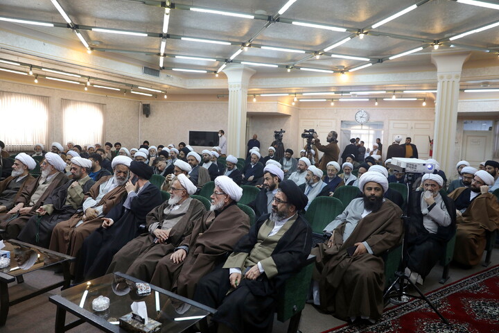 تصاویر/ گردهمایی روحانیون و اساتید حوزه در محکومیت اغتشاشات اخیر کشور