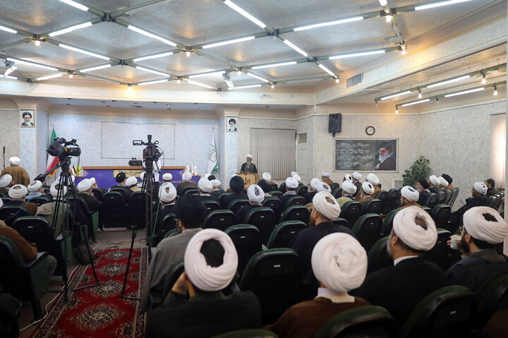 تصاویر/ گردهمایی روحانیون و اساتید حوزه در محکومیت اغتشاشات اخیر کشور