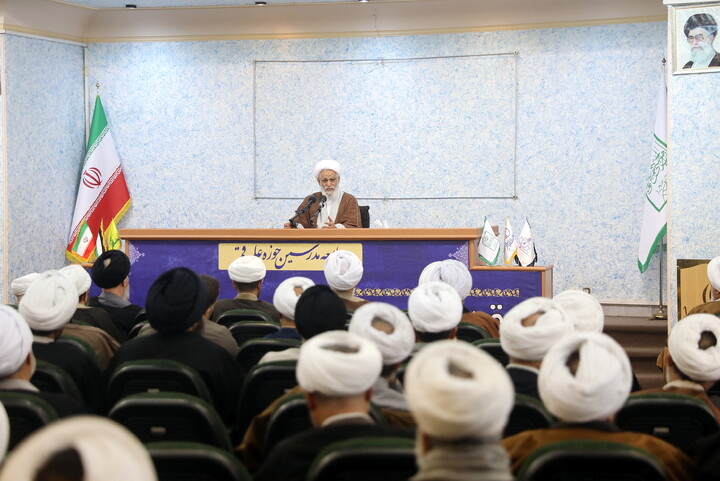 تصاویر/ گردهمایی روحانیون و اساتید حوزه در محکومیت اغتشاشات اخیر کشور