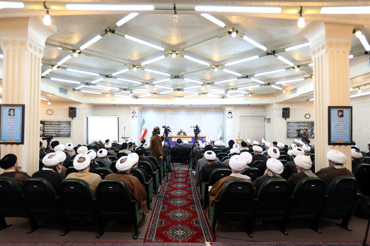 تصاویر/ گردهمایی روحانیون و اساتید حوزه در محکومیت اغتشاشات اخیر کشور