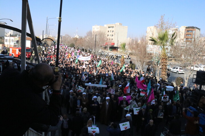 تصاویر/ راهپیمایی مردم بابصیرت سمنان در دفاع از امنیت ملی ایران