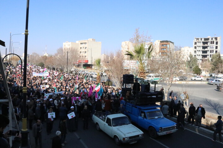 تصاویر/ راهپیمایی مردم بابصیرت سمنان در دفاع از امنیت ملی ایران